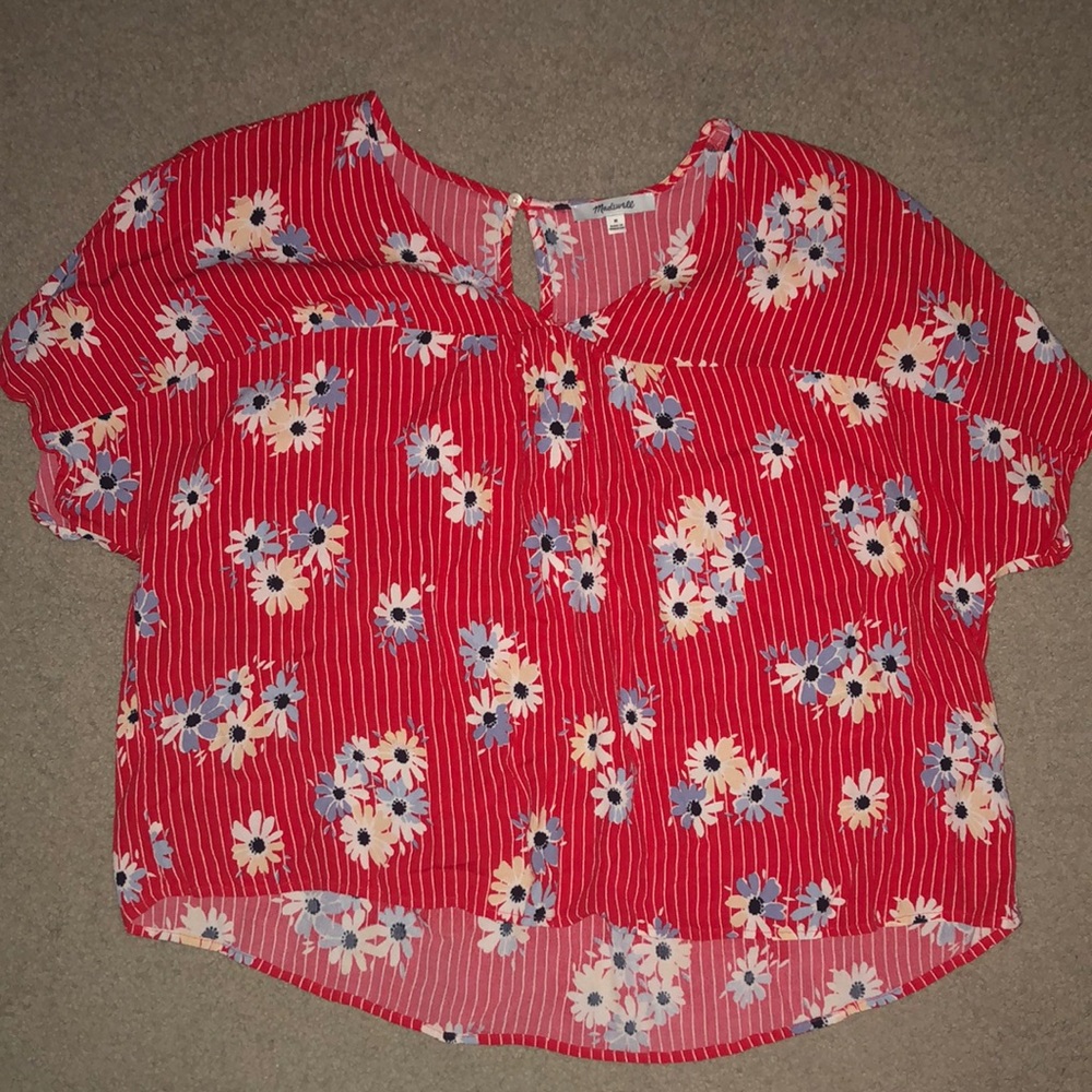 red floral t shirt keyhole cutout in back